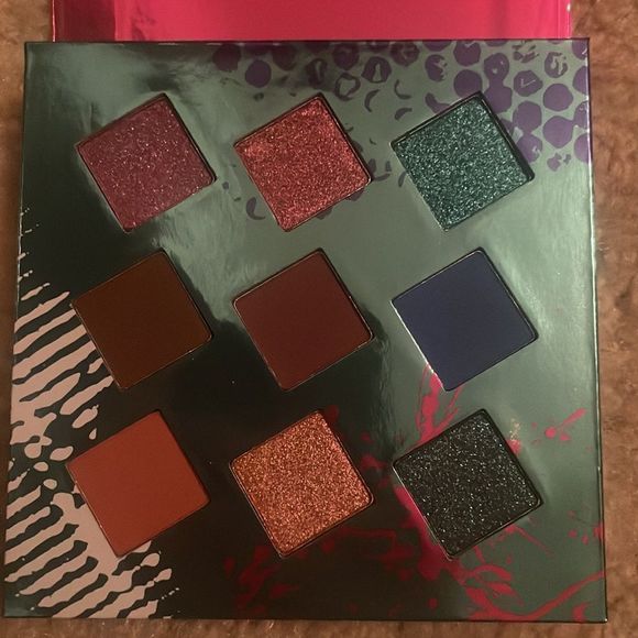 New Living in Color makeup eyeshadow palette - Picture 3 of 4